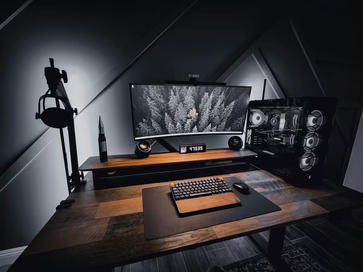 Équipe Provonto assembling a gaming PC
